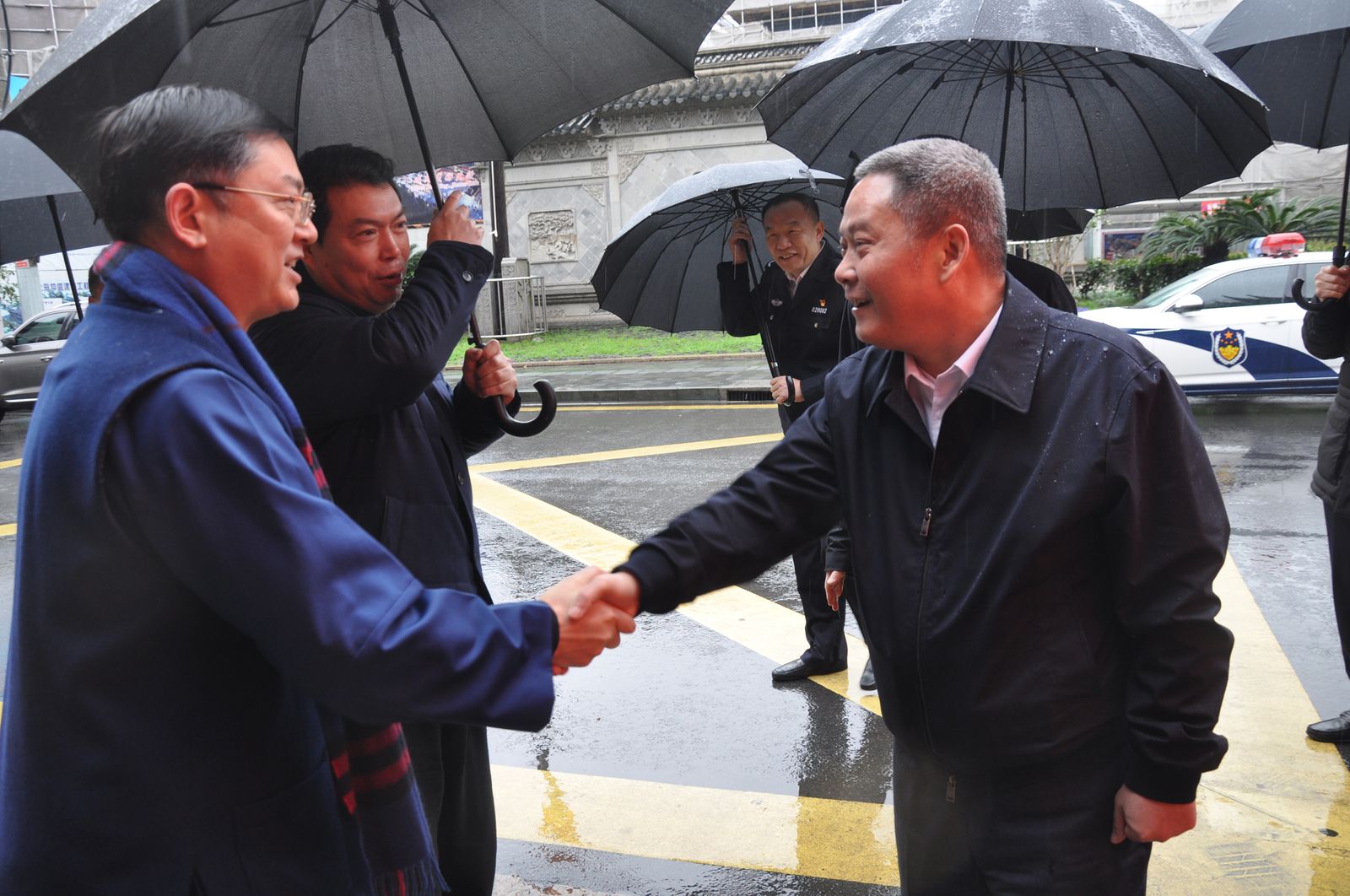 副市长、市公安局局长龚道安到上海城隍庙检查应对疫情措施落实情况
