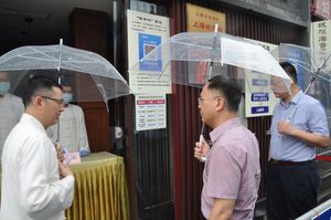 黄浦区委副书记沈山州带队到上海城隍庙检查有序恢复开放准备工作